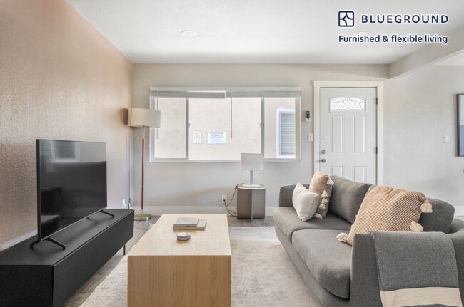 Building Photo - 906 Burbank Dr Rental