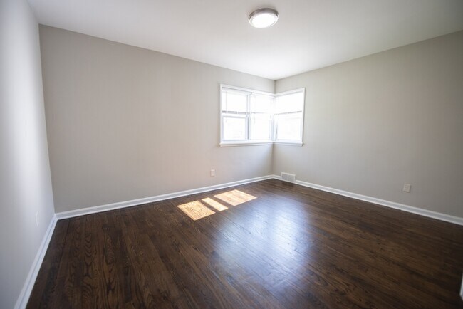 Photo - 10780 Woodview Blvd