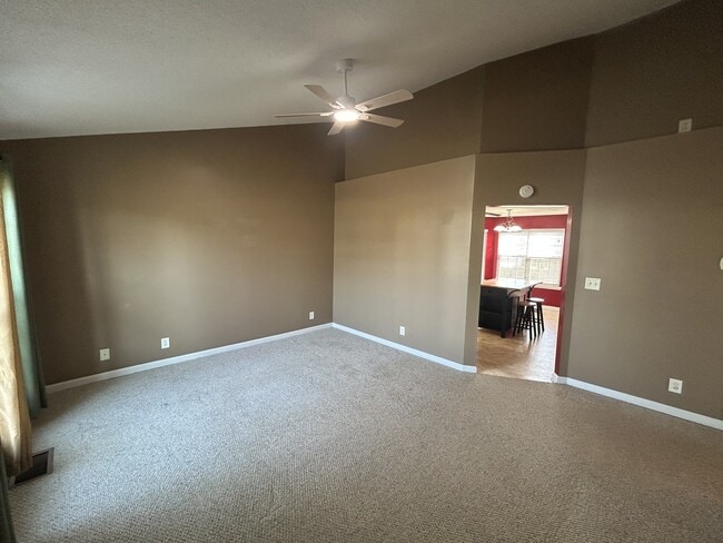 Photo - 3878 Roscommon Way