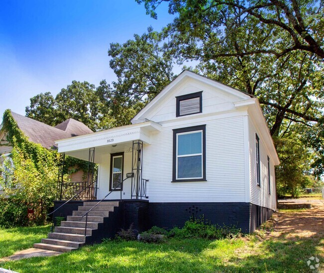 Building Photo - 3523 W 10th St Rental