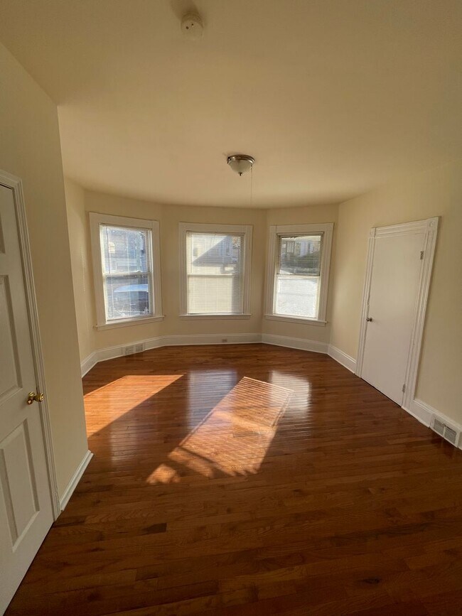 30-32-32 Center St Unit 30 1st