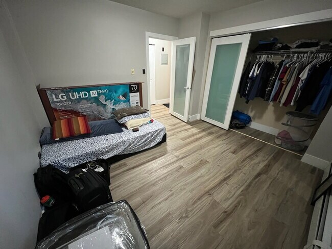 Photo - Cliff Bungalow Basement Unit – Open Layout, In-Unit Laundry, Prime Location Unité 103