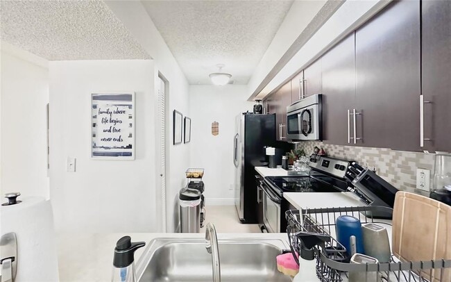 Photo - 18870 NW 57th Ave Unidad #305