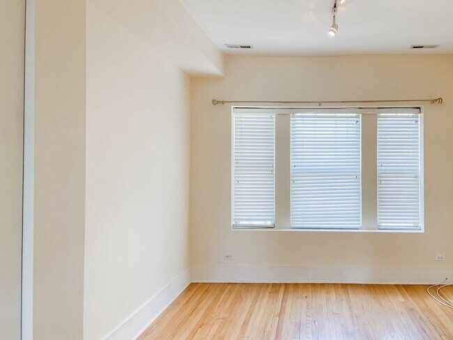 Photo - 3453 N Wolcott Ave Unit 3