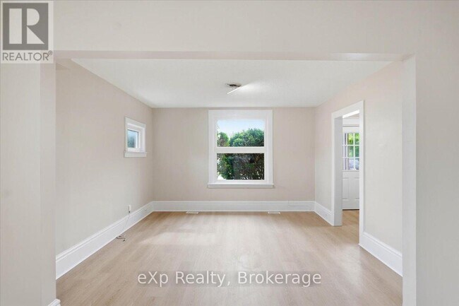 Photo - 132 MacDonald Ave