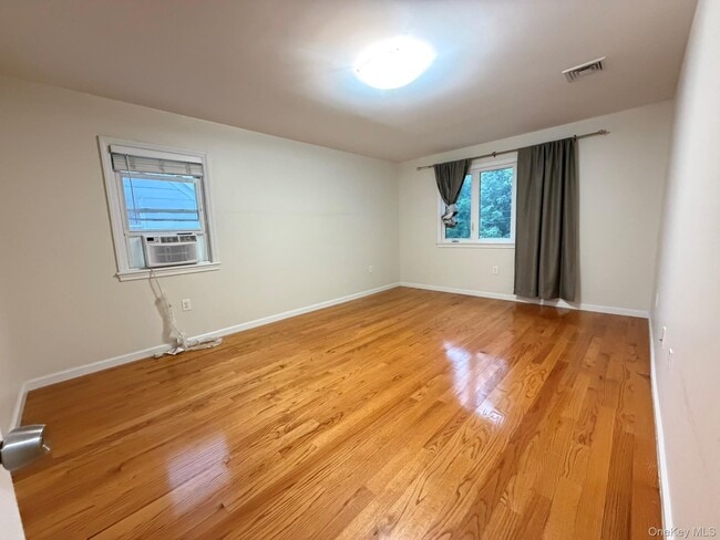 Photo - 164-31 Underhill Ave