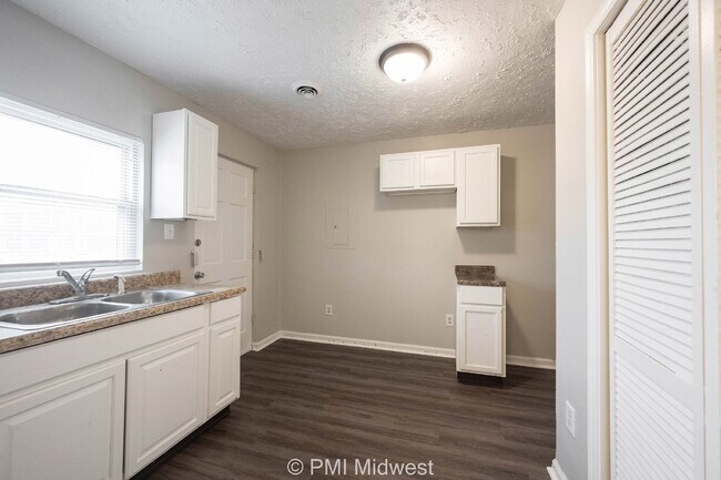 Modern Duplex in Prime Location - Perfect Rental Opportunity in Indianapolis!