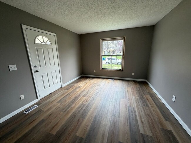 Photo - 621 Goldenview Dr