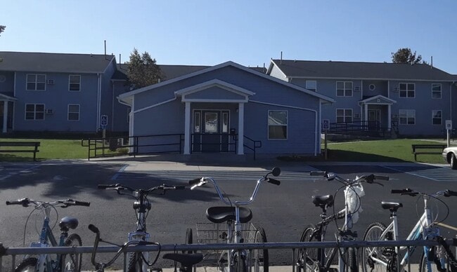 Building Photo - 903 Portage St