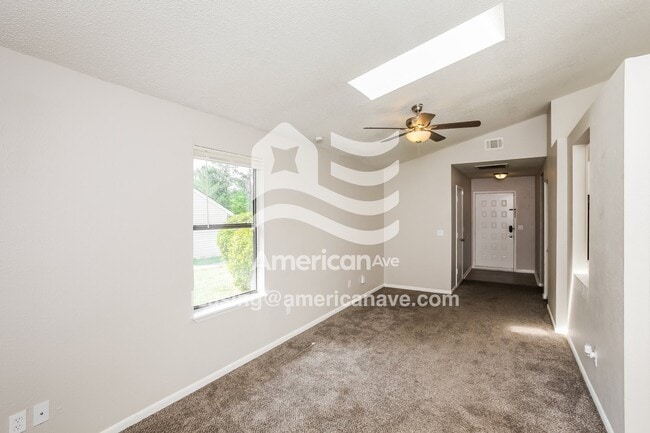 Photo - 225 Auburn Leaf Dr