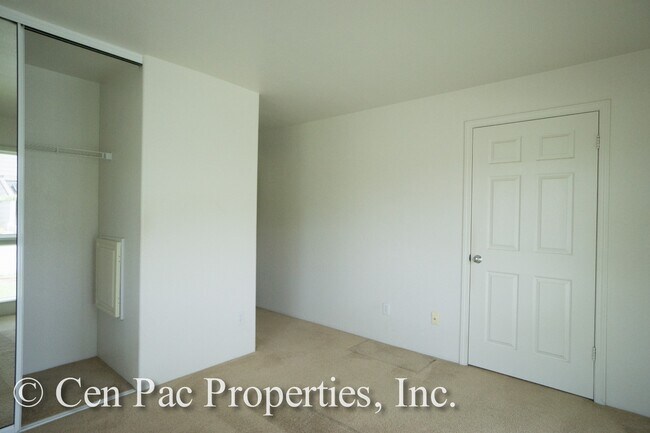 2 Bed/2 Bath/ 2 Parking Stalls - Close to Waikele Shopping Center and Bus Line
