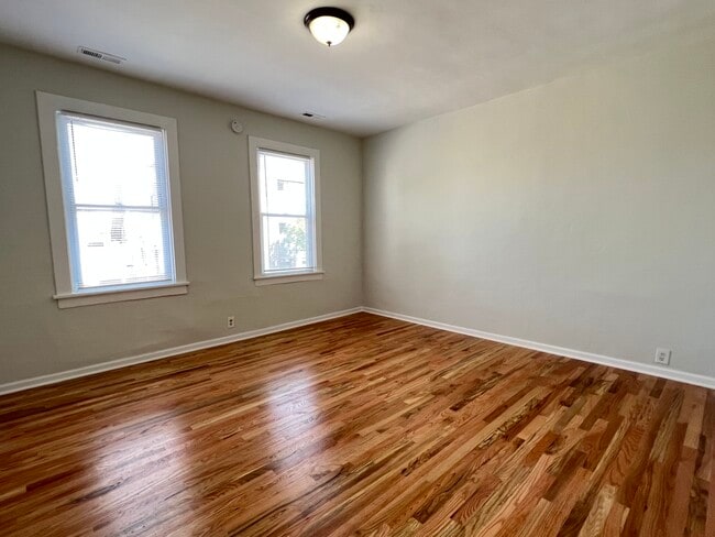 1151 W 19th St