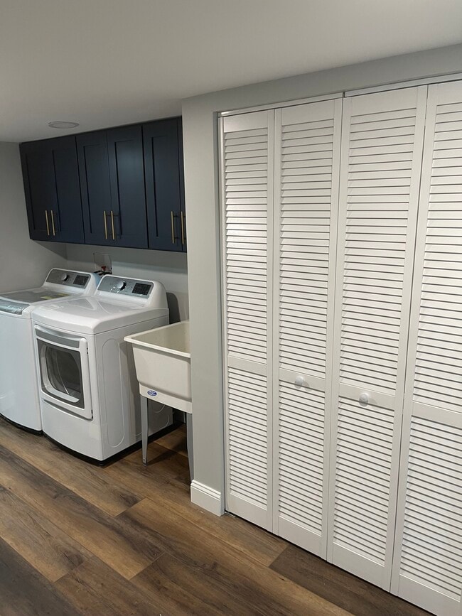 Photo - 945 N La Grange Rd