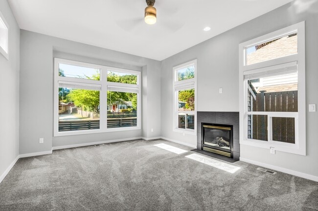 Photo - 441 NE Alder St