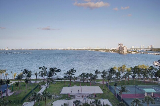 Photo - 1756 N Bayshore Dr Unidad 9A Rental