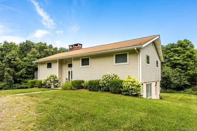860 Hunns Lake Rd