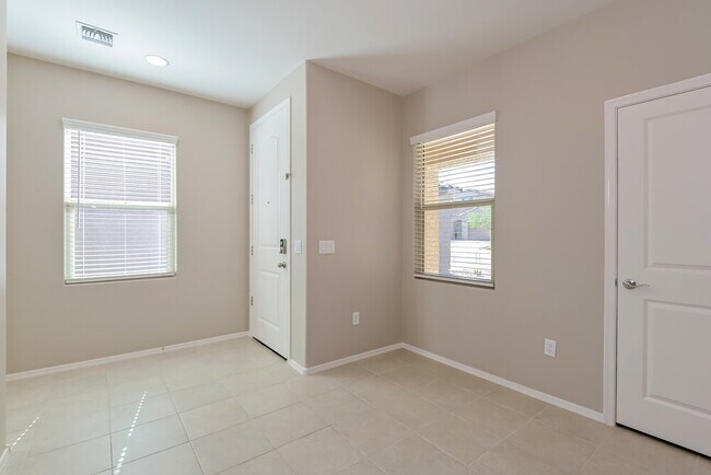 Photo - 849 E Artesia Pl