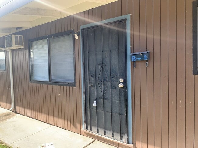 Building Photo - 1229o Unit B