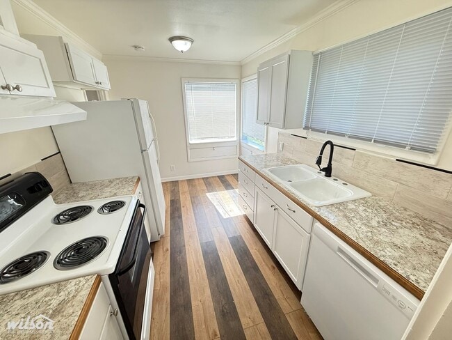 Photo - 1420-1420 Queen Ave Unit 1420