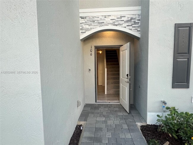 Photo - 106 NW 11th Ct