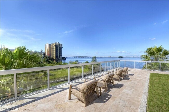 Building Photo - 3000 Oasis Grand Blvd Unit 2702