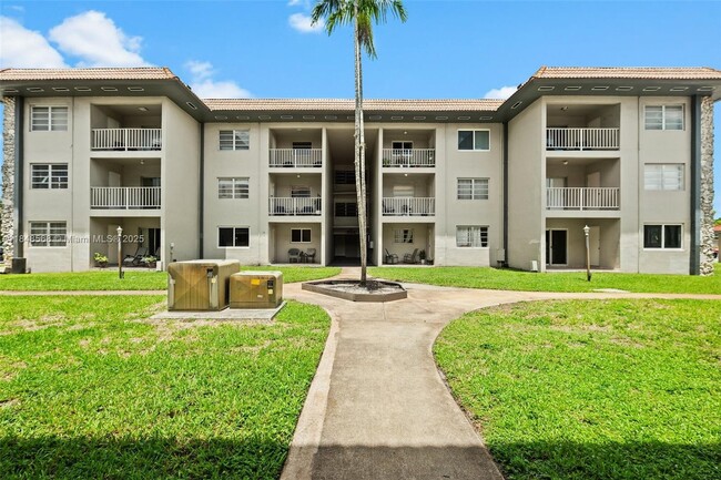 Building Photo - 13920 Lake Placid Ct Unit B23 Rental