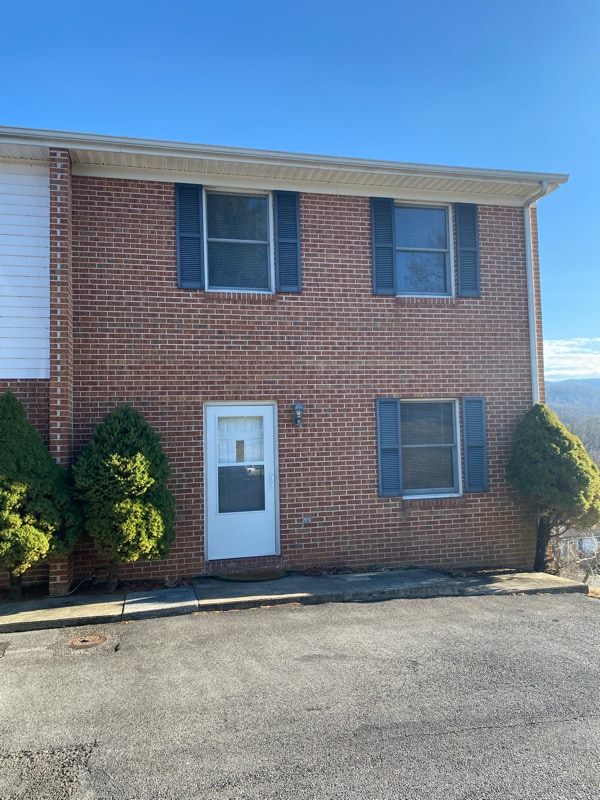 Building Photo - 506 Dover St