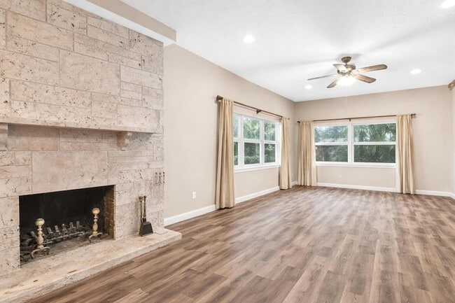 Photo - 916 Roberts Rd