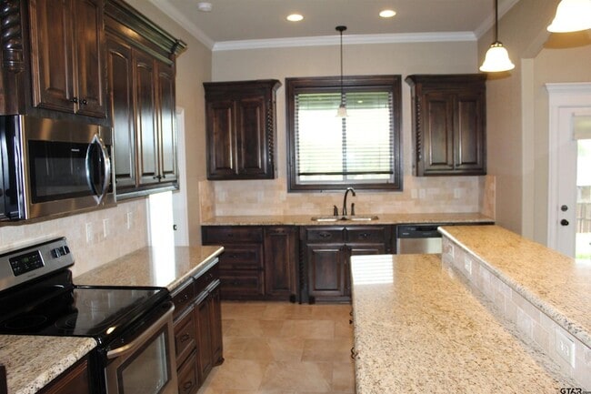 Photo - 1811 Spruce Pine Lane