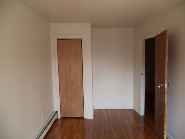 Photo - 107-53 Remington St