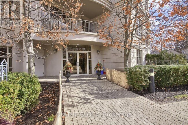 Photo - 3085 Bloor St W Unit 112