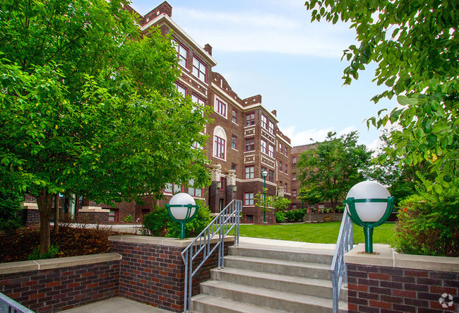 Exterior - Drake Court Apartments