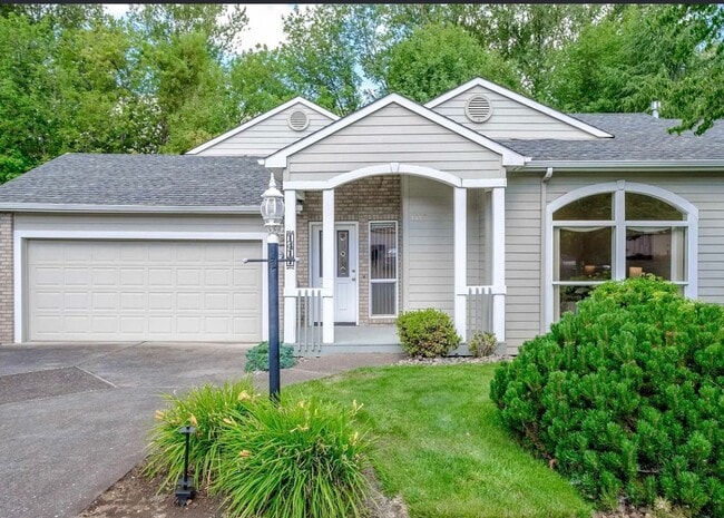 Building Photo - Single Level Home with a 2 car garage