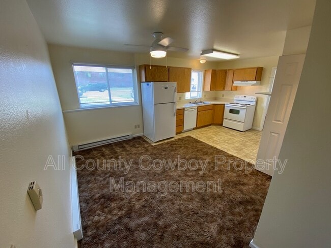Building Photo - 509 E Curtis St Unit Apt. 104