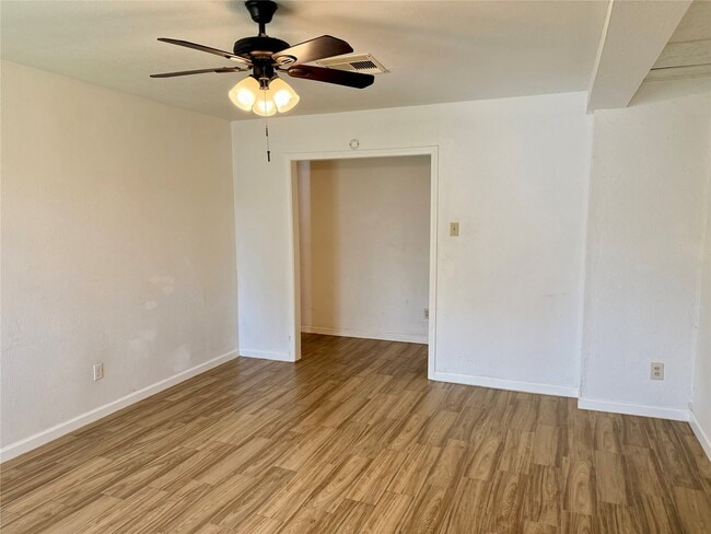 Photo - 10618 Leitrim Way