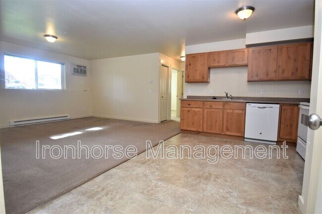 Photo - 807 W Villard St Unidad #13