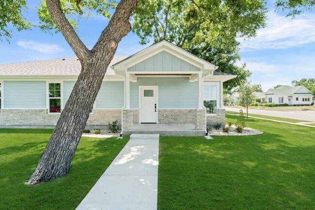 Photo - 717 N 3rd St