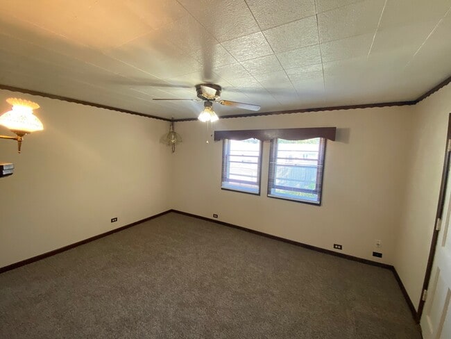 Photo - 909-911 Macarthur Dr Unit 911 A