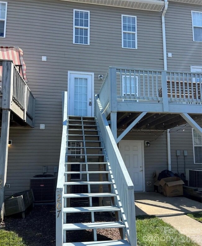 Photo - 113 Steam Engine Dr Unit #207