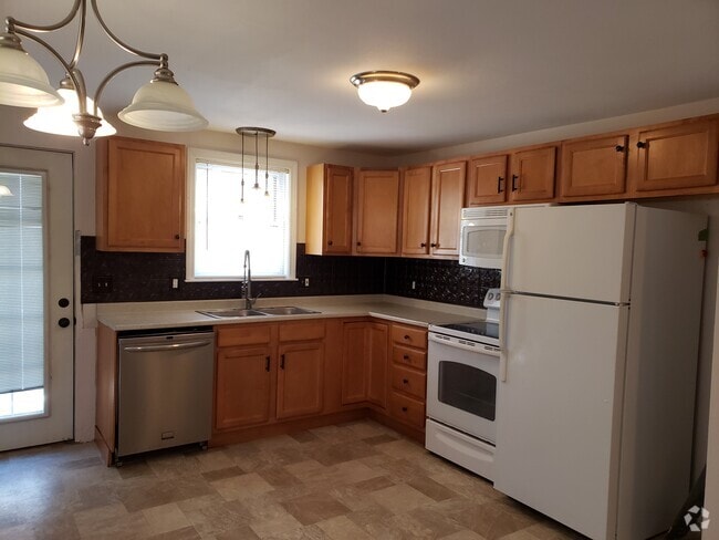 Building Photo - 1 Feng Dr Unit 1B Rental