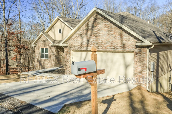 Photo - 12 Celtic Dr