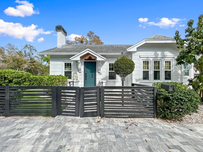 Building Photo - Lovely Home for Rent with Fireplace & Fully Fenced Yard– 2Bed | 2Bath