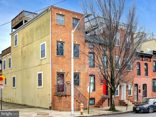 Building Photo - 1301 S Clinton St Rental