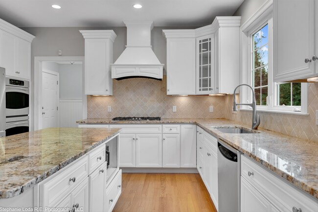 Photo - Beautiful 4 Bedroom Colonial