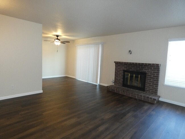 Photo - Townhouse Located Near School, Parks, Freeway Access!