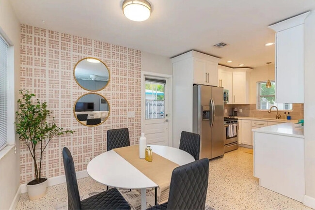 Photo - 176 SE 27th Pl