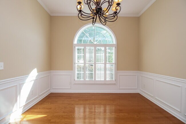 Photo - 111 Village Dr