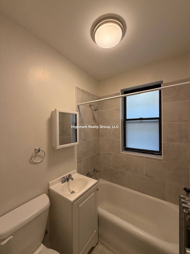 Photo - 839 W Sheridan Rd Unit 216A