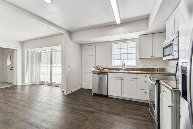 Photo - 855 E Brandon Blvd