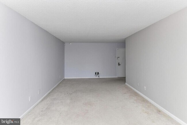 Photo - 2300 Pimmit Dr Apartamento Unidad 914